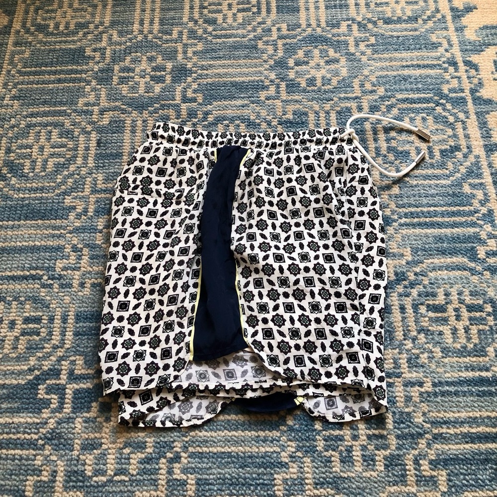 Patterned Silk Shorts - Picture 6 of 7